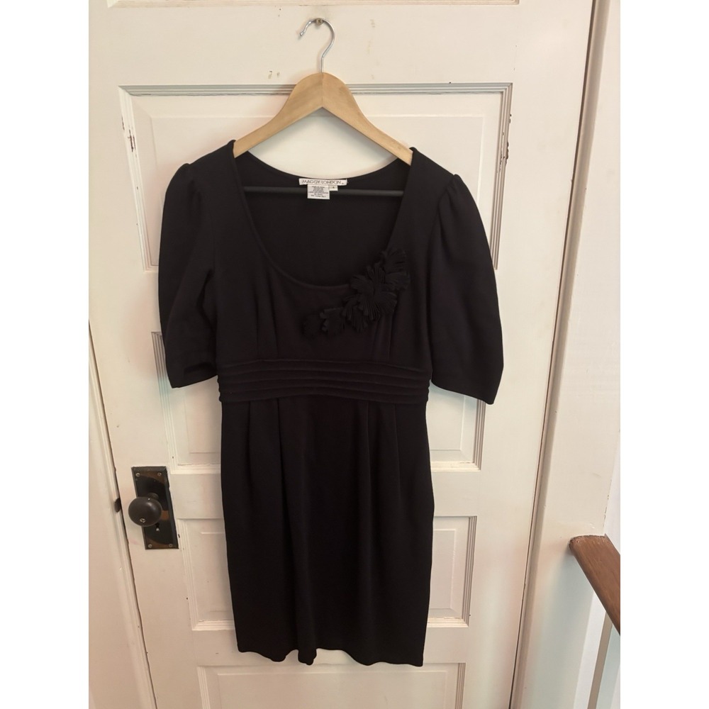 Maggy London Women's Black Sheath Dress Short Sleeve Floral Appliqué Size 4‎